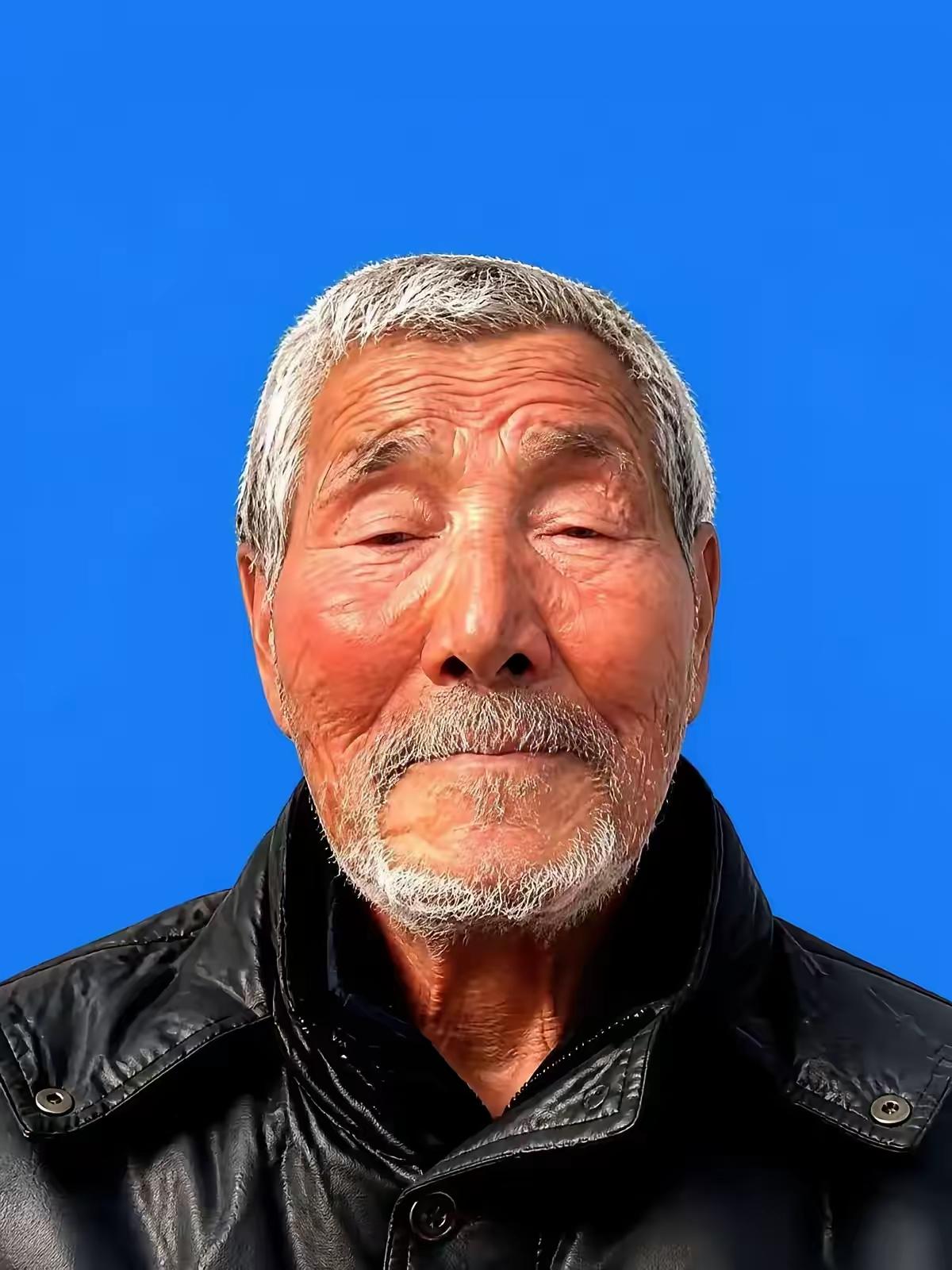 山东有个叫李世富的老人，今年95岁。但人生最拧巴的一件事，是32年前，63岁那年