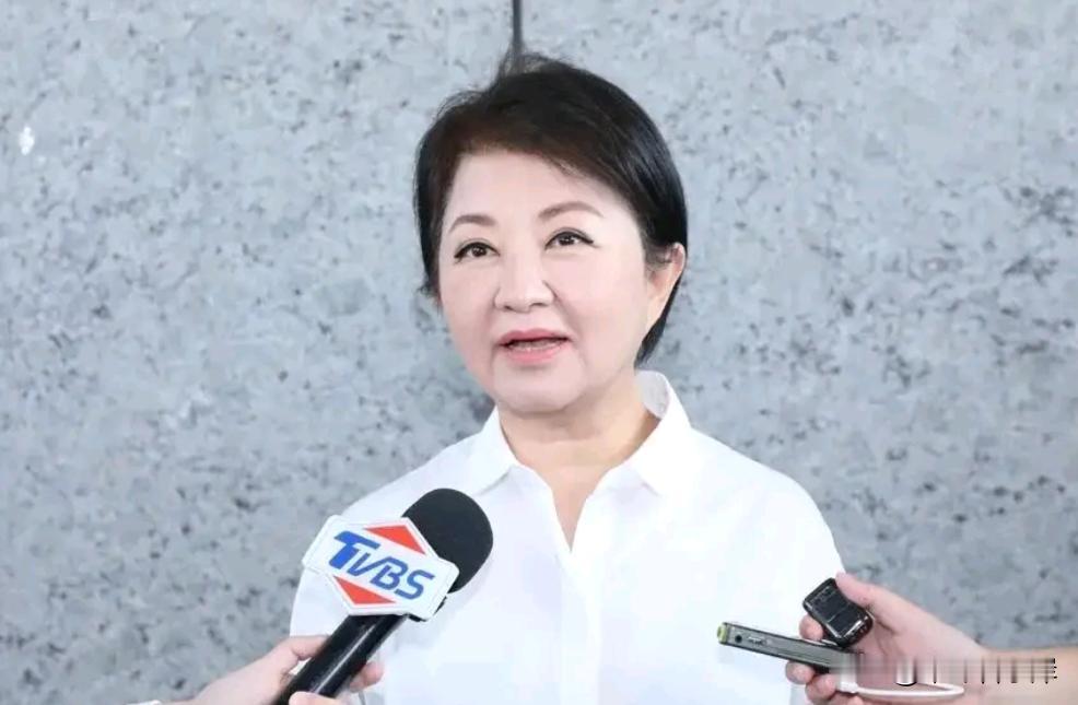 低分嘲讽高分引反击，卢秀燕团队回应赖言论称它是搬起石头砸自己的脚

针对赖当局痛