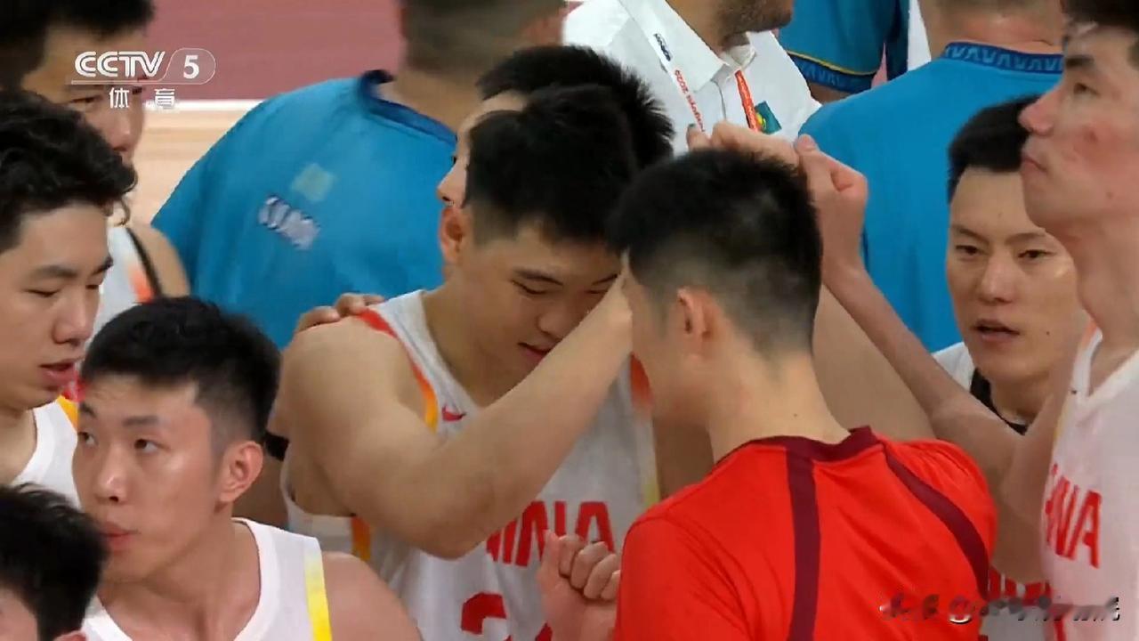 广西三杰合砍41分5篮板13助攻，助中国男篮大胜哈萨克斯坦！

这场比赛是属于广
