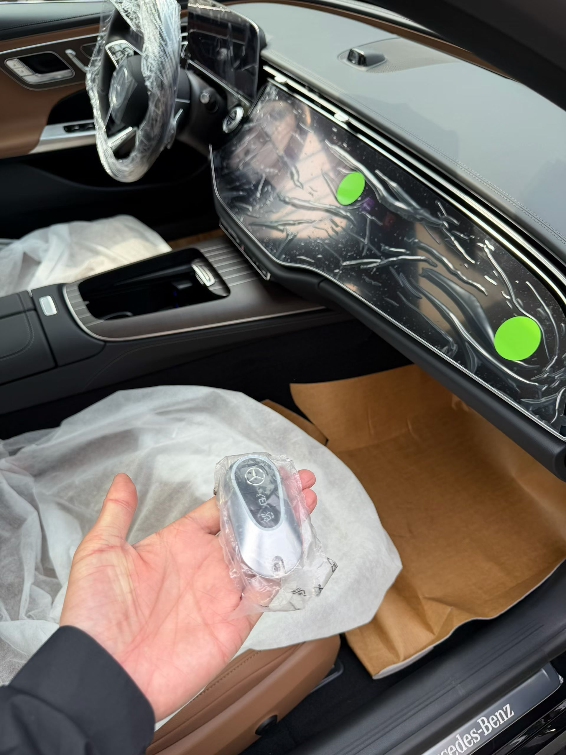 今天最后一天冲刺E300L豪华今天有3台缺口指导价46.68万全款裸车价38万（