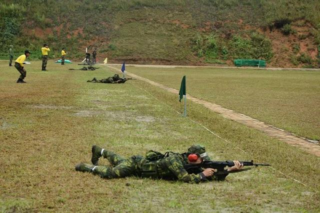 早期越南人民军国家射击队装备的比利时FNC步枪
该枪精度高，越南人在东盟射击比赛