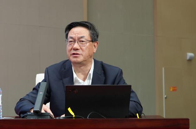 2025 全球科学家中排名第一，却被称为疯子，这位院士到底有多牛？
你能想象一个