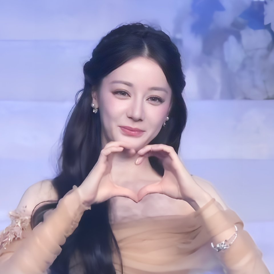 #迪丽热巴[超话]#那就拉紧我的手 永远别说分开的话 每个冬天我们都要一起𝒯?