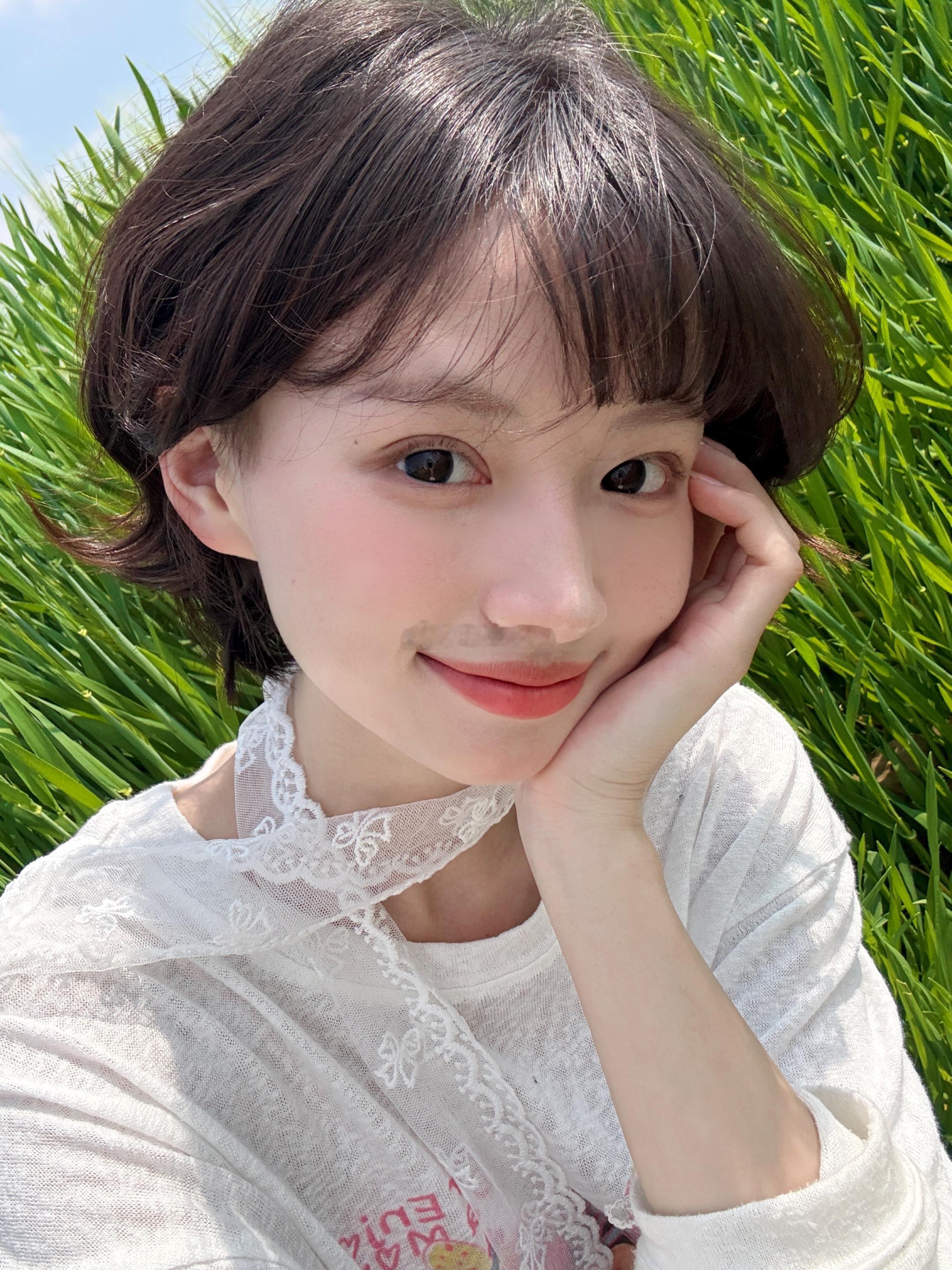 黑蓝色让眼睛直接白几个度👀戴上墨蓝环简直水亮剔透不行 