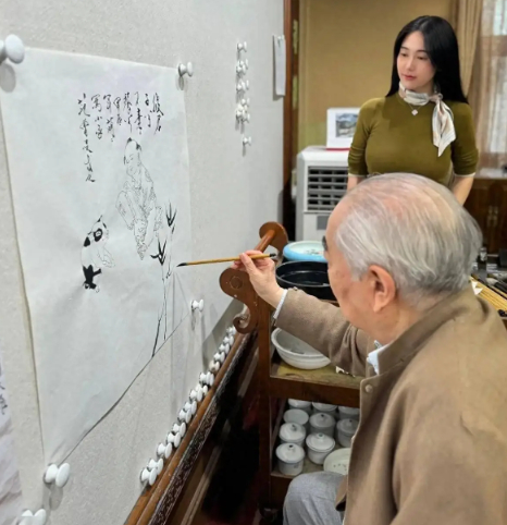 范曾声明回应家事 范曾这份声明，说白了就是一场"家产保卫战"的终局宣言。87岁高