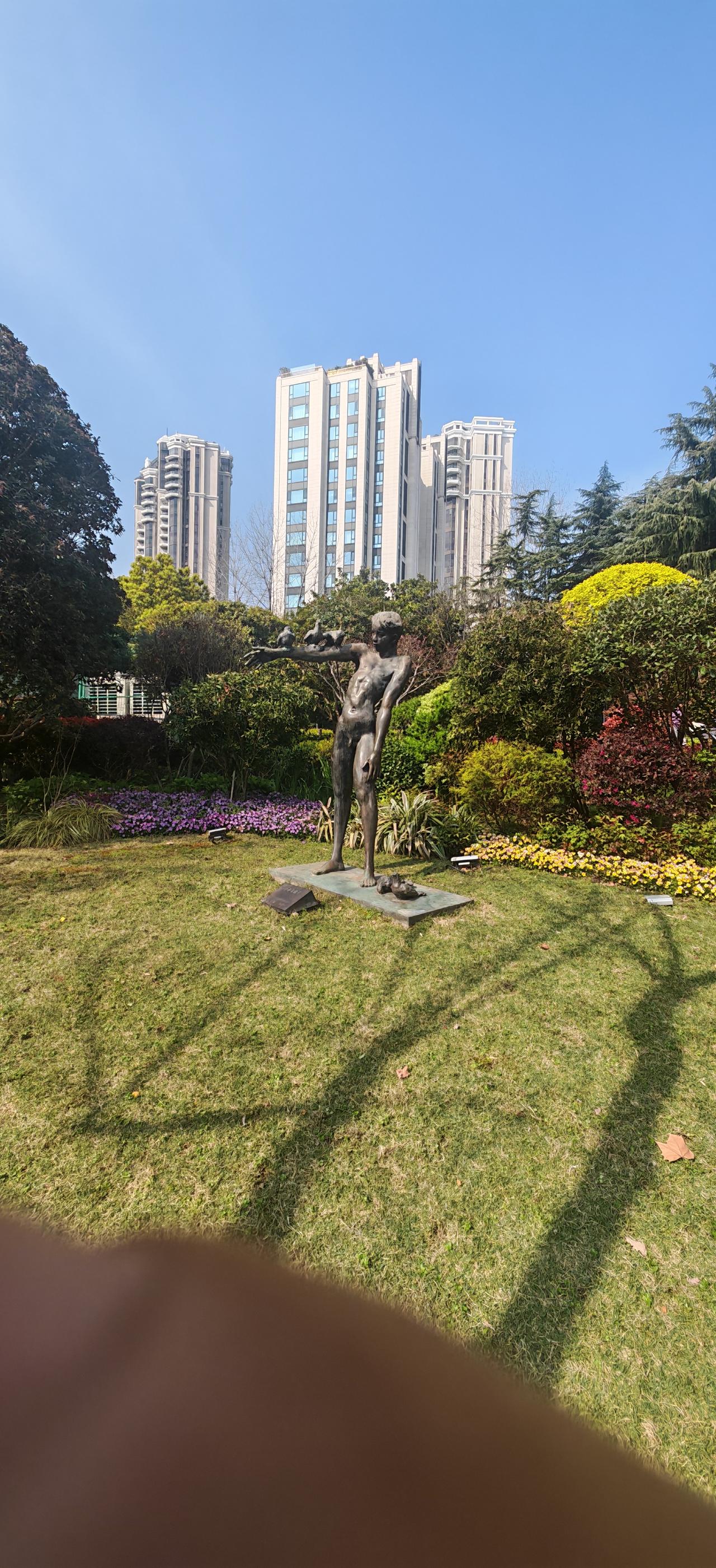 这种雕像有什么意义，我是看不懂，懂的人来说说[笑哭]