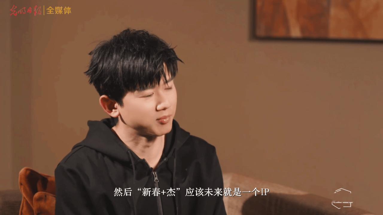 光明日报专访张杰张杰说我兴奋观众一定兴奋 舞台是双向奔赴的能量场，几万人同频合唱