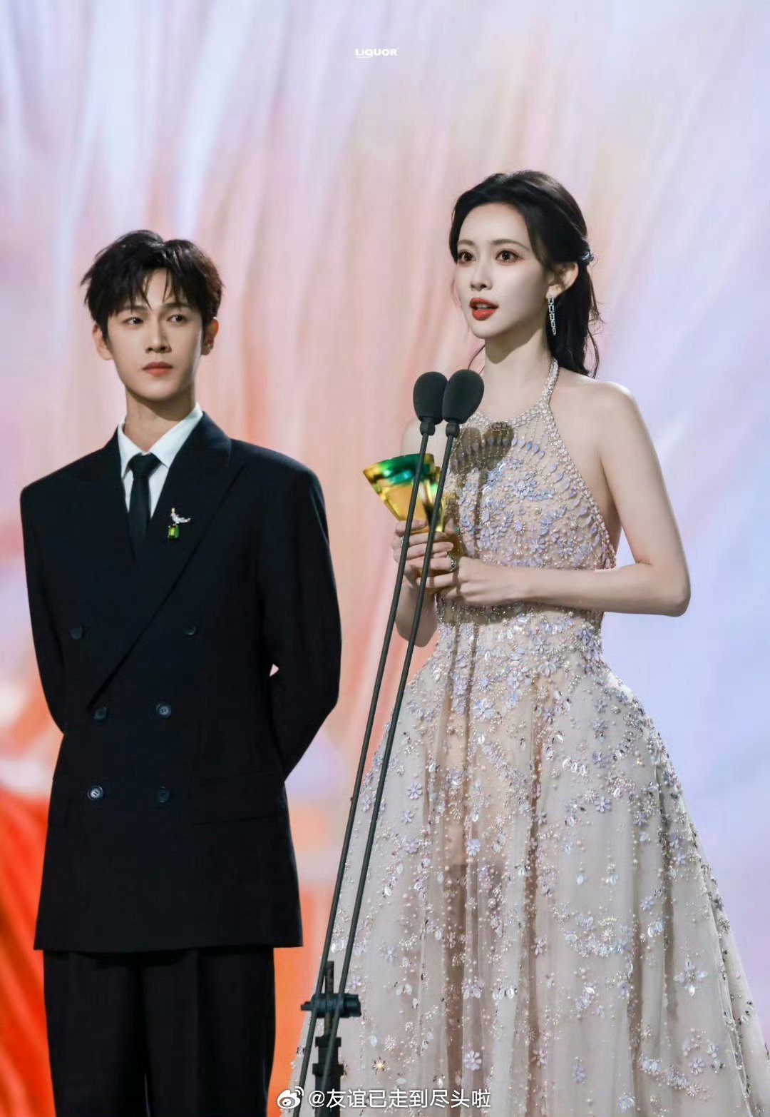 🍉孟子义李昀锐要一起代言同一饮料品牌，他俩的cp粉太幸福了 