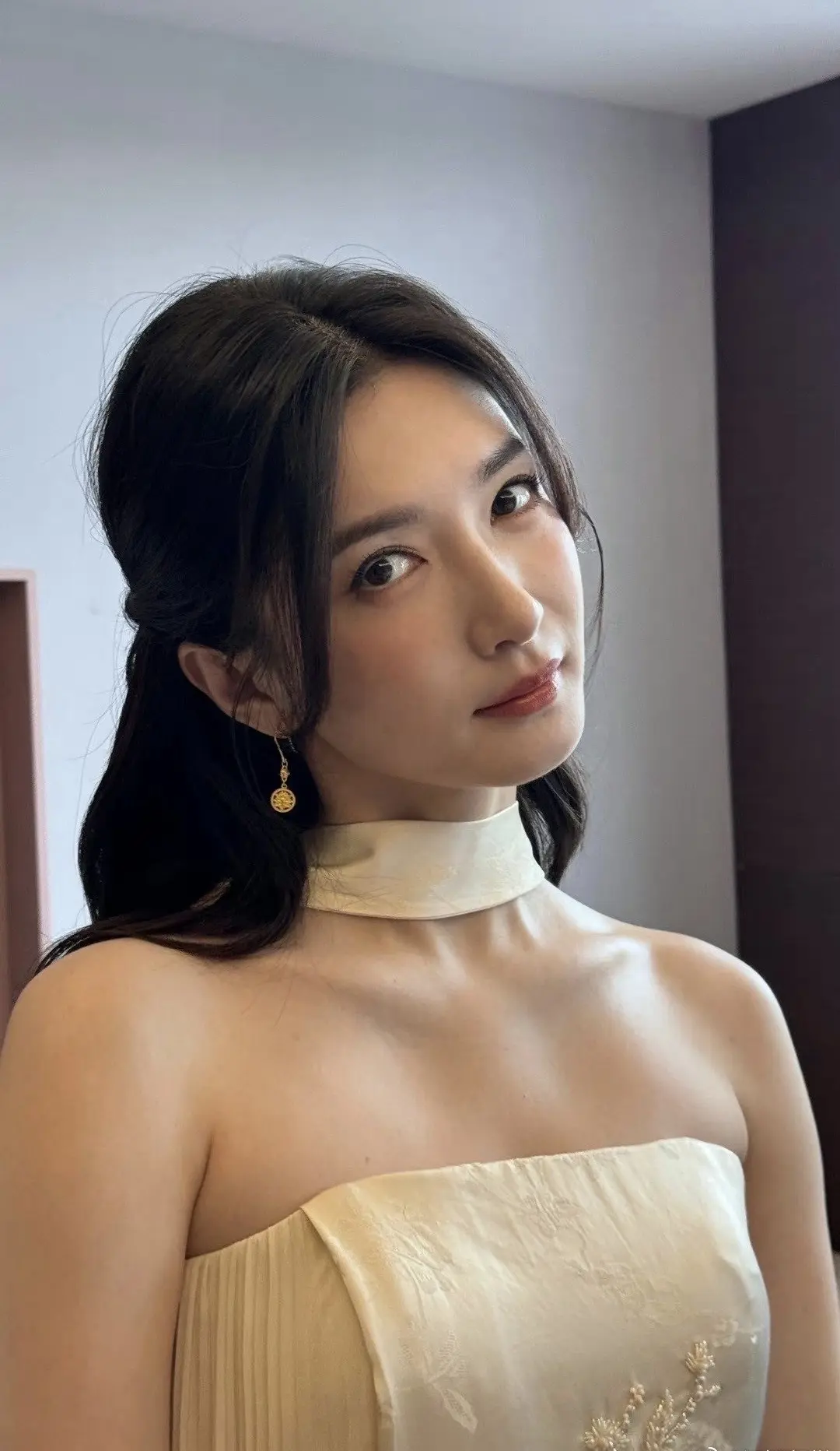 江疏影。
