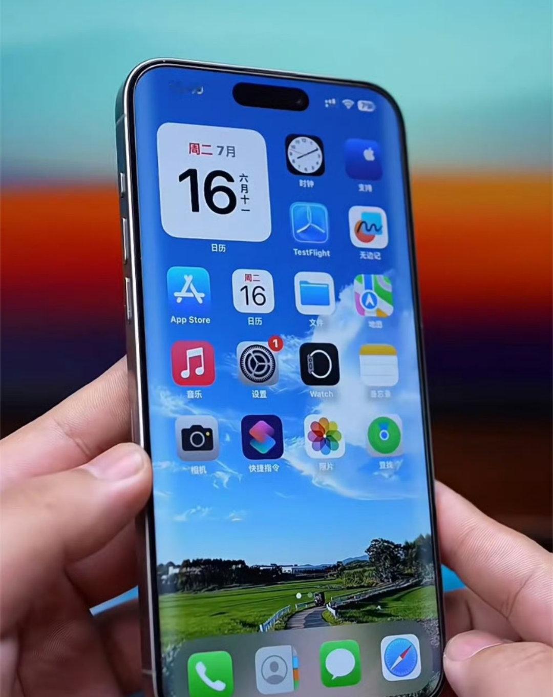 首款曲面iPhone现在大家对苹果20周年发布的机型猜想很多，前几天有说透明iP