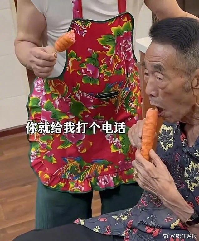 94岁杨少华去世当天，上午参加剪彩眼神涣散，临终前还在拍淀粉肠广告惹争议。杨少华