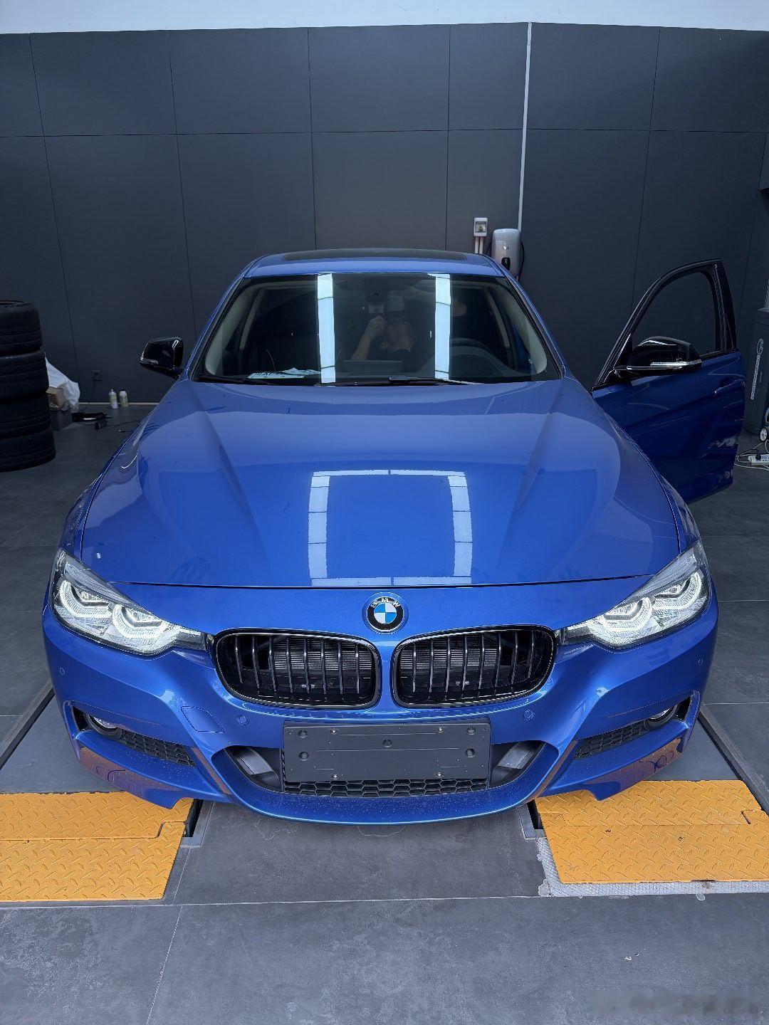 第一次见到 1万公里的上代宝马330Li m运动版本，原版原漆成色。这个公里数很