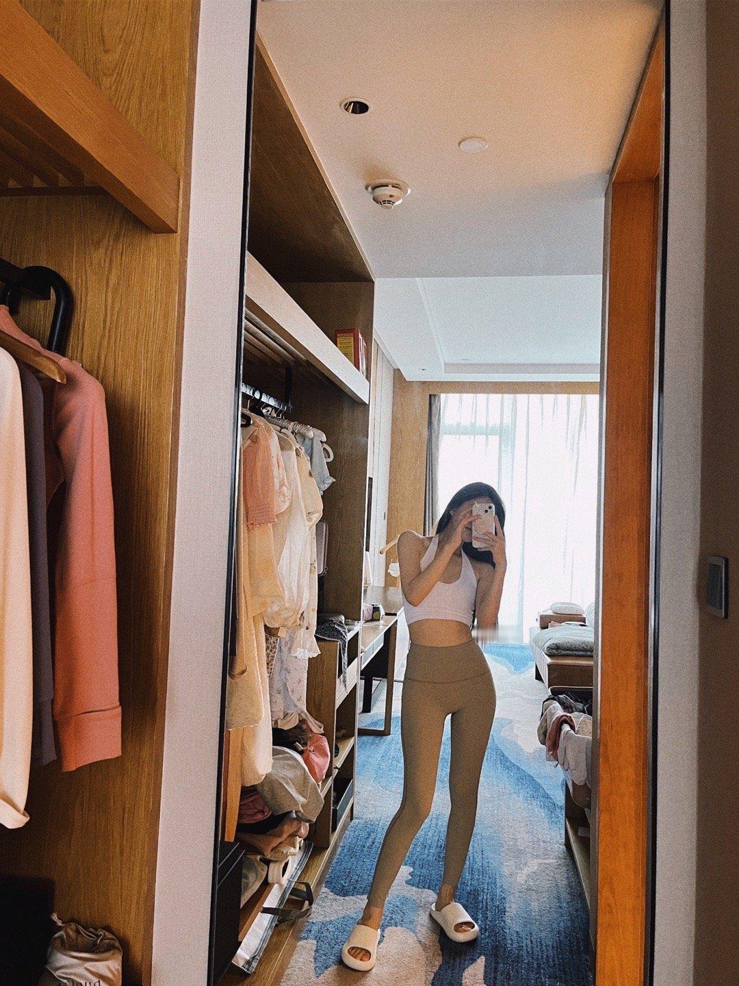 自律女强人赵露思