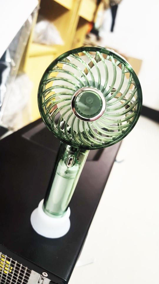 十元档1200mAh毫安时锂电池的静音随身风扇，自带硅胶吸盘底座和赛博朋克风全透