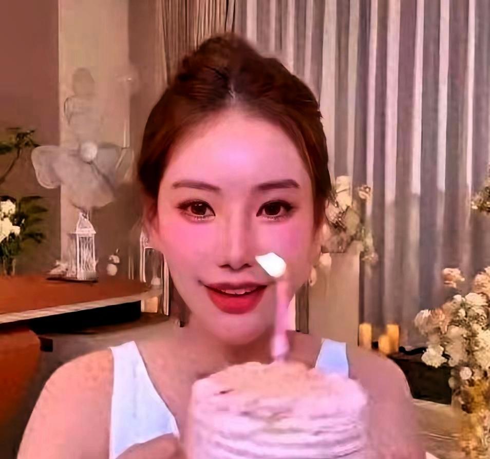 最治愈的双向奔赴！玥儿霖霖暖心为马筱梅庆生
 
世人总说重组家庭隔阂难消，继亲相