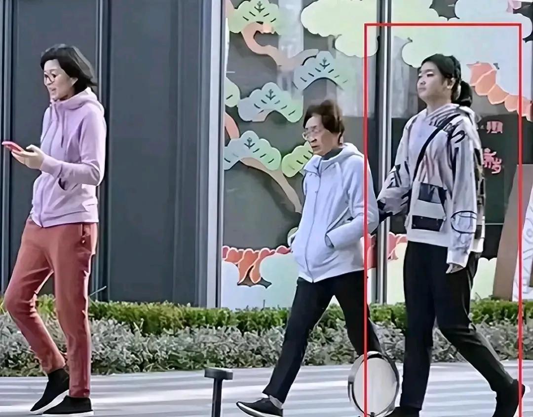 近日，姚明女儿的身高和体重成为了网友们关注的焦点。14 岁的她身高已经达到了惊人
