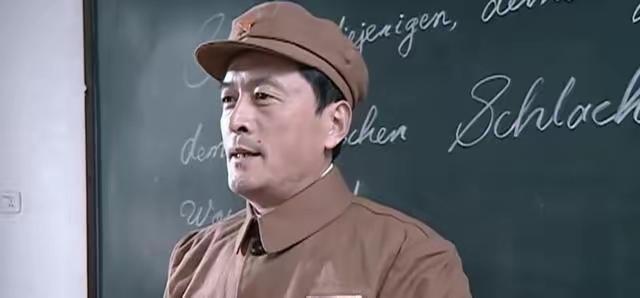 1958年，新中国人民解放军军事学院首次为159名非中共党员军事教官（大多为原国