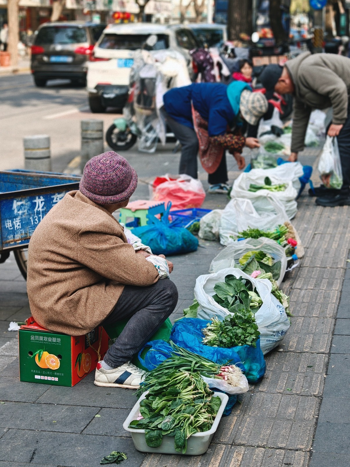 代表谈老百姓有钱不敢消费现在大家花钱确实比以前谨慎了，但原因也很现实：房租房贷、
