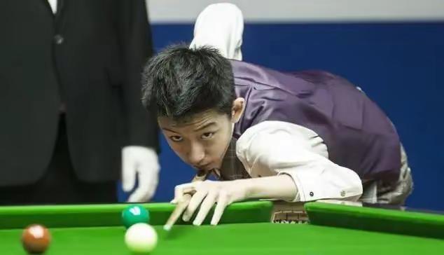 吴宜泽领先韦克林，小特0-4落后完成逆转。北京时间3月31日凌晨，斯诺克巡回锦标