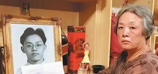 1997年，士兵江国庆强奸女童被判死刑，枪决前江国庆咬牙切齿地诅咒说：“人不是我