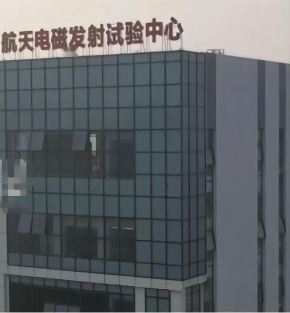 马伟明又提了一个让全世界航天圈集体失眠的想法，在平均海拔4000米的青藏高原，铺