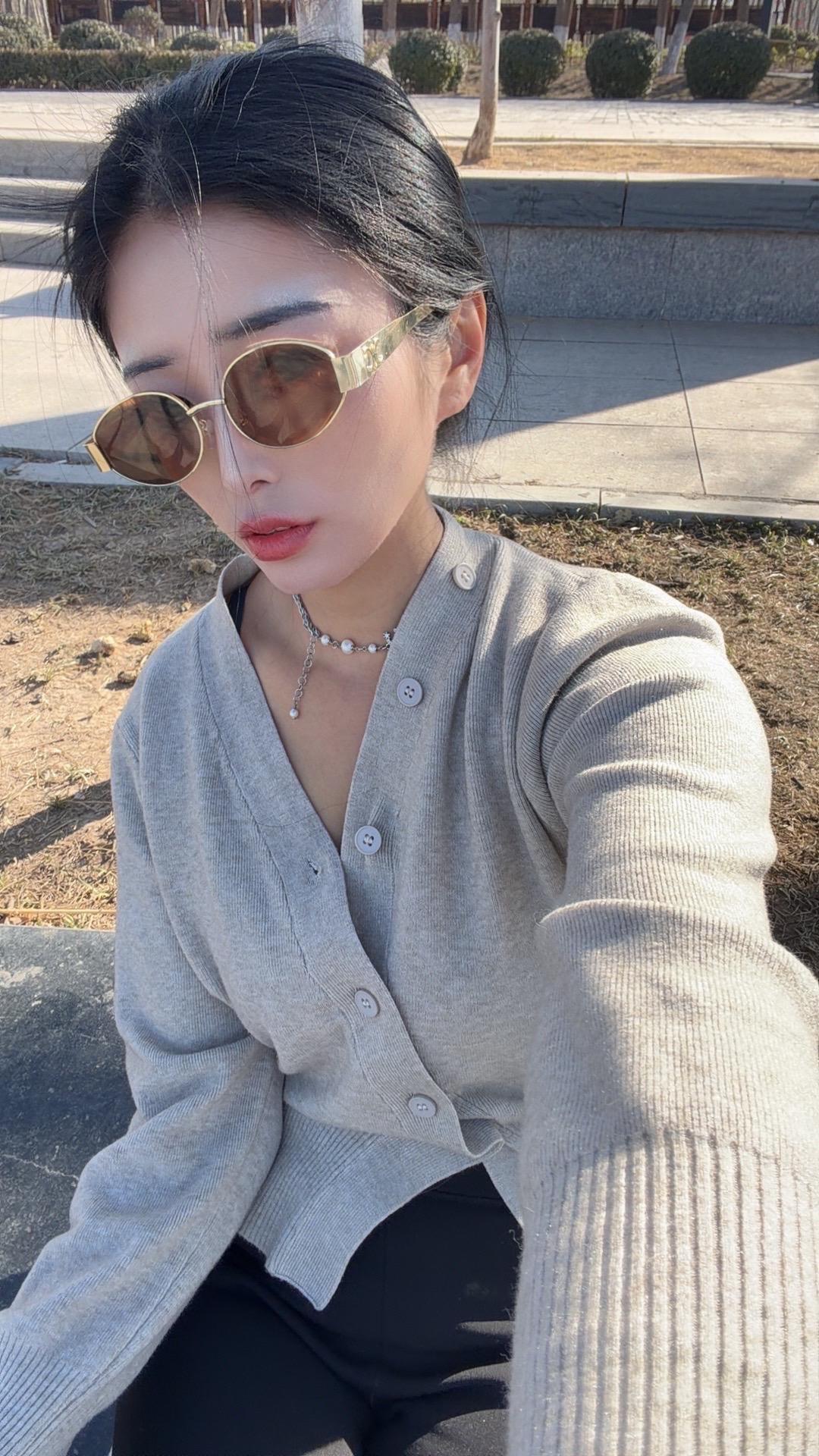 当真诚已经被耗尽 这条路我不会回头看一眼 这一路走来仁至义尽 早就问心无愧