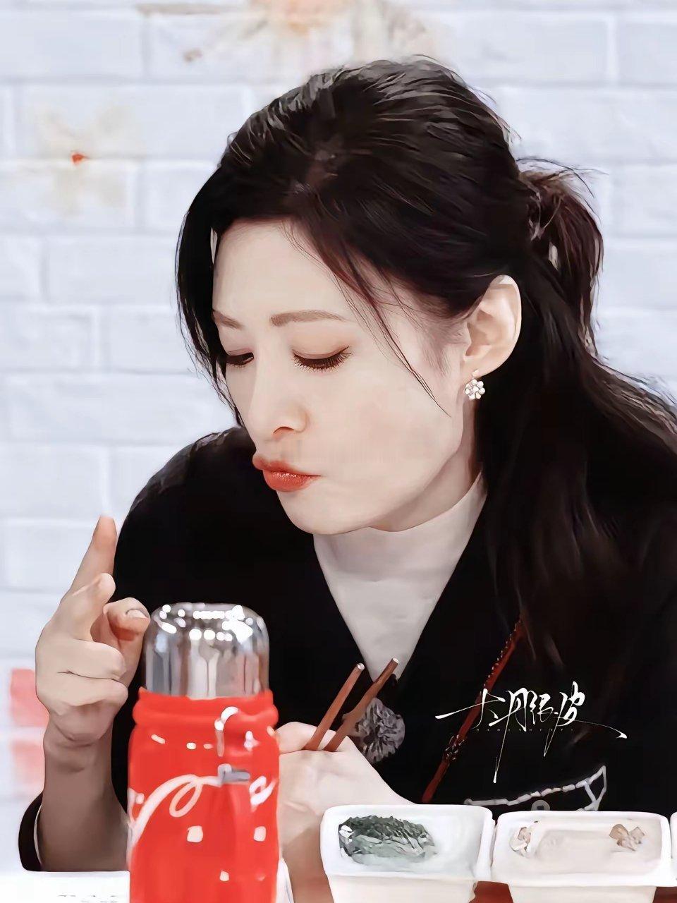周涛在漂亮的女人都经不住岁月的摧残现在她比较合适演婆婆的形象 