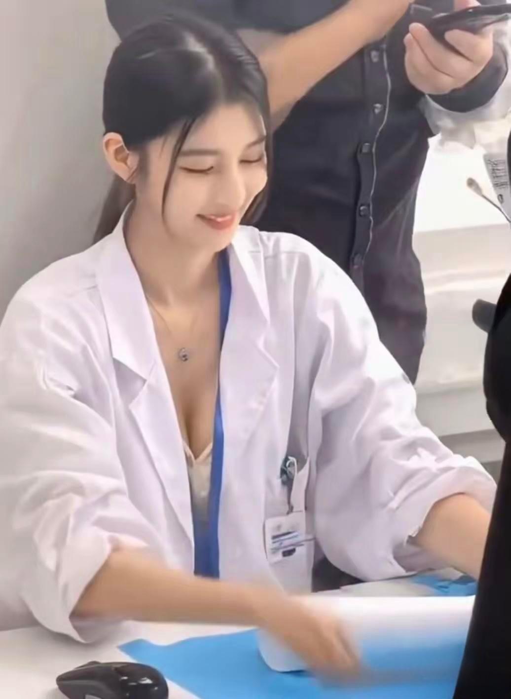 护士，我血多先抽我，抽他两斤！ 