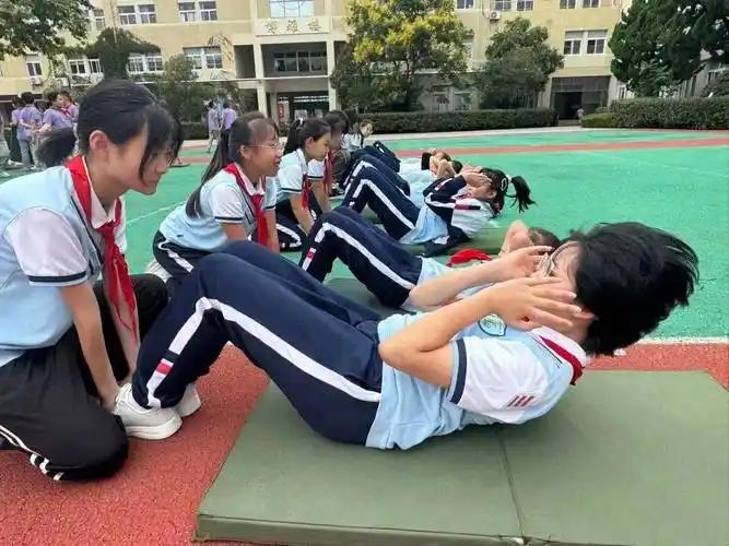 语数外任何学科都比不了体育了！今后中小学每天必有一节体育课和两小时体育时间，体育