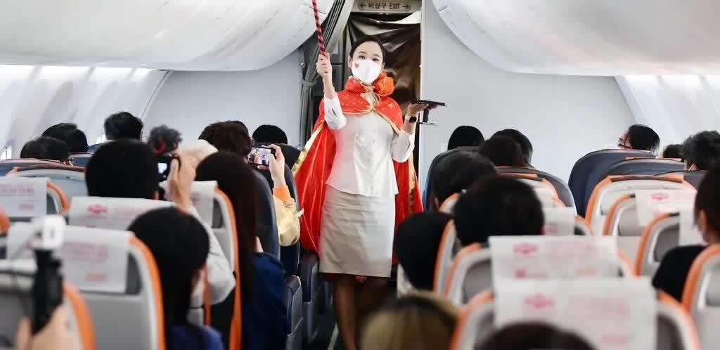 确实太“反常”了！春节即将到来，可是马来西亚、泰国、新加坡等国家却纷纷宣布对中国