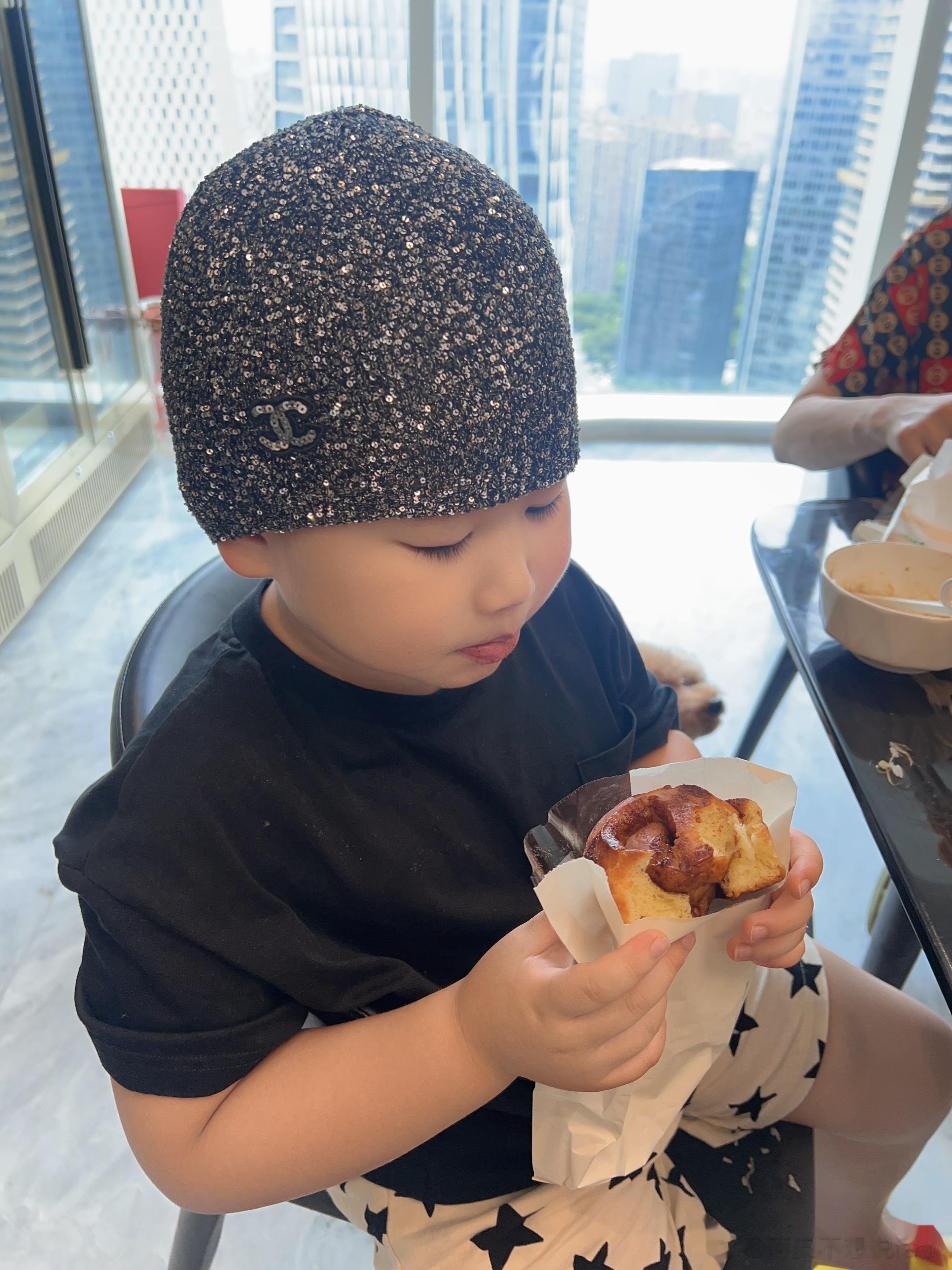 我新买了一个帽子 感觉更适合小豆和我妈 ​​​