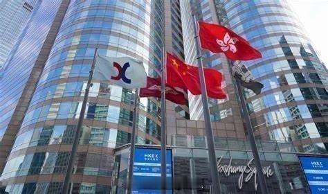 「香港股市恒生指數半日跌213點…科指跌逾1%…...內地股市：半日偏軟..滬股