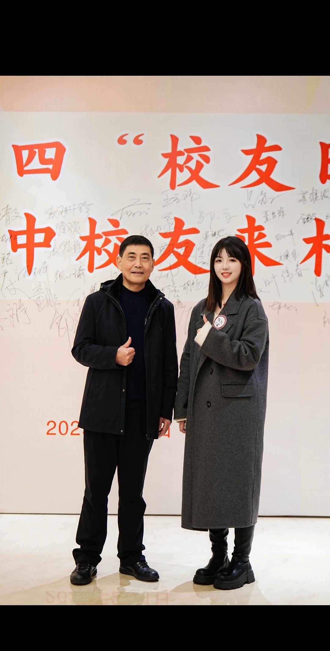 大概是所有宁中学子的男神吧。致敬桃李满天下的校长