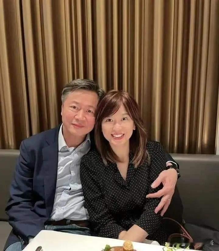 看完周玉琴和赖岳谦的爱情，
真的被细节狠狠打动。
 
外人总纠结两人的年龄差距、