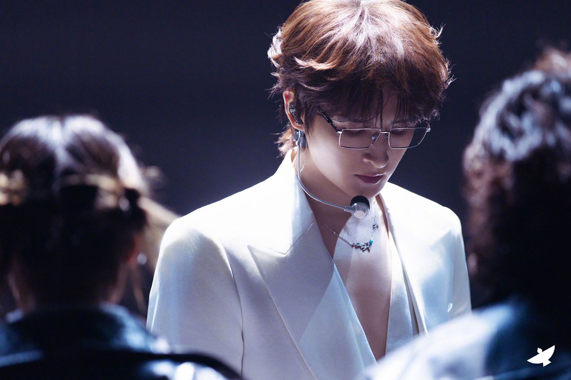 张远官宣重庆站 张远巡演前两站西安苏州真的太过瘾，舞台设计用心满满，唱功稳如CD