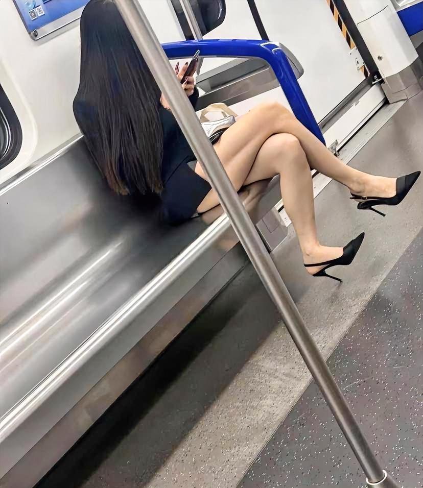 美女，这么高的跟一般人受不住！