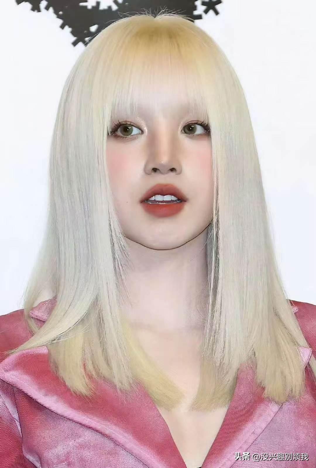 宋雨琦，甜酷混血感辣妹皮肤好白