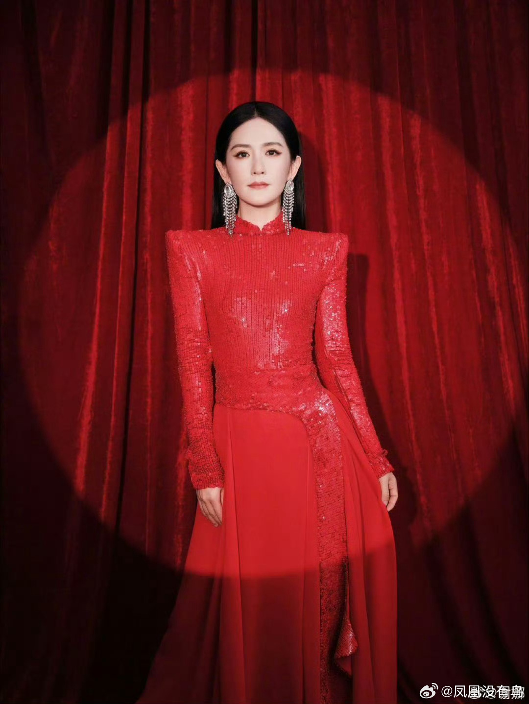 不是滤镜，就是客观觉得：谢娜真的很懂女综。会接梗、会共情、会圆场，姐姐们在一起有