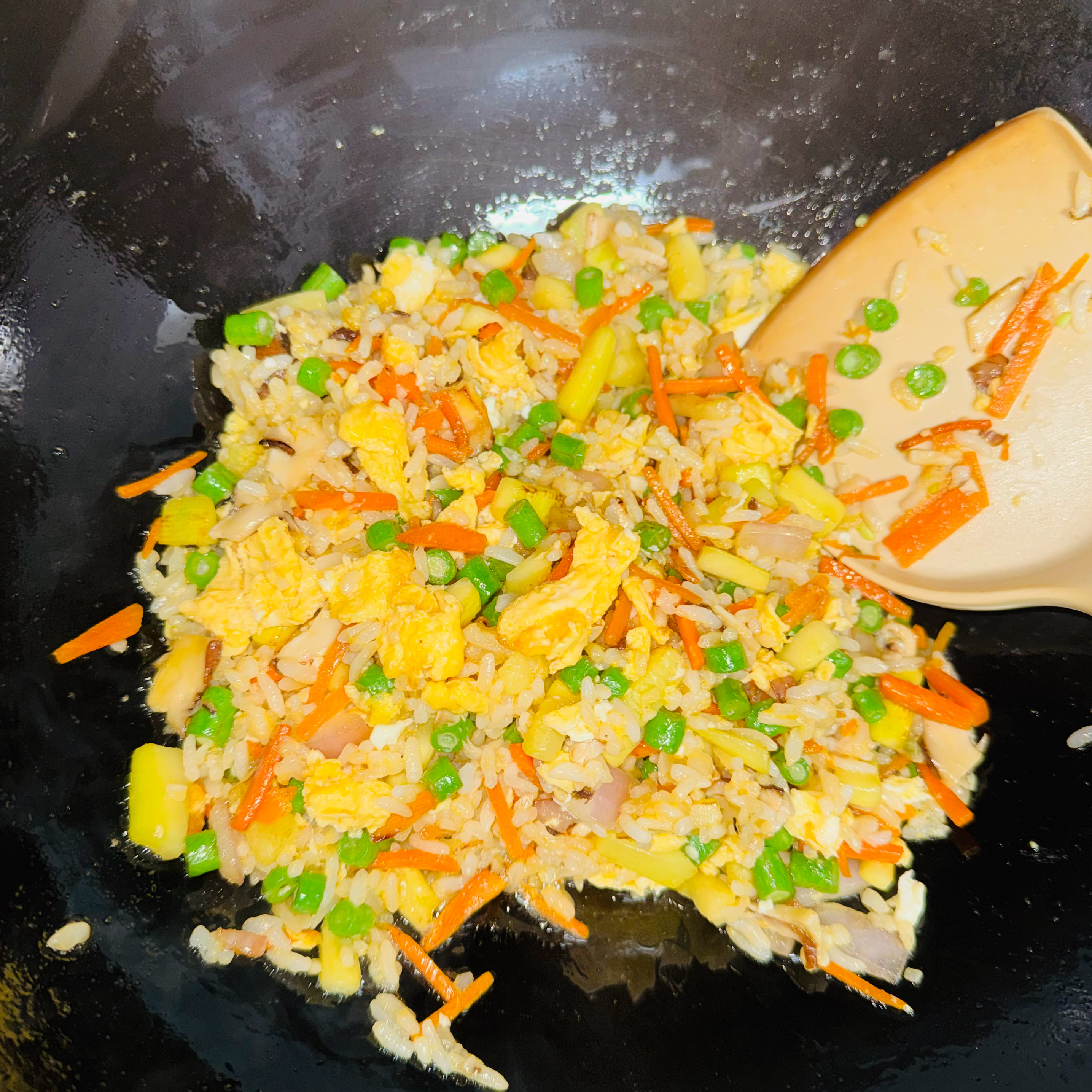 晚饭吃冰美式牌蛋炒饭Yami~ 