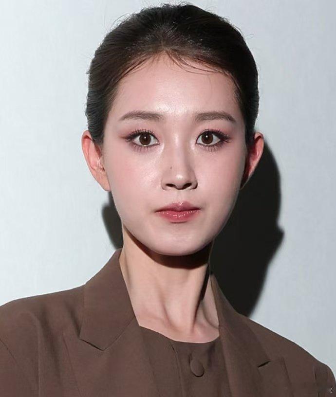 g社拍的郭宇欣郭宇欣g社生图米兰时装周g社镜头下的郭宇欣，生图状态怎么样。 g社
