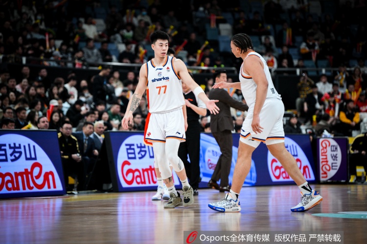 两个半场差太多了！张镇麟上半场5中4&下半场7中0 全场拿8分4板