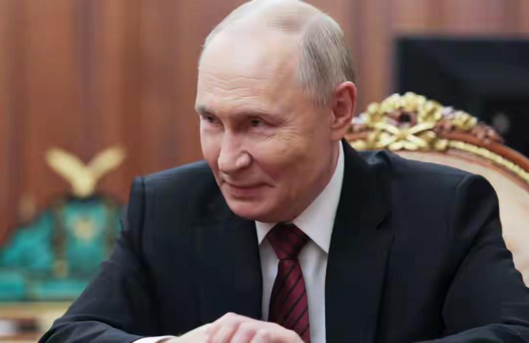普京此时承认恋爱：铁汉柔情背后的多重战略考量
 
2025年12月19日，俄罗斯