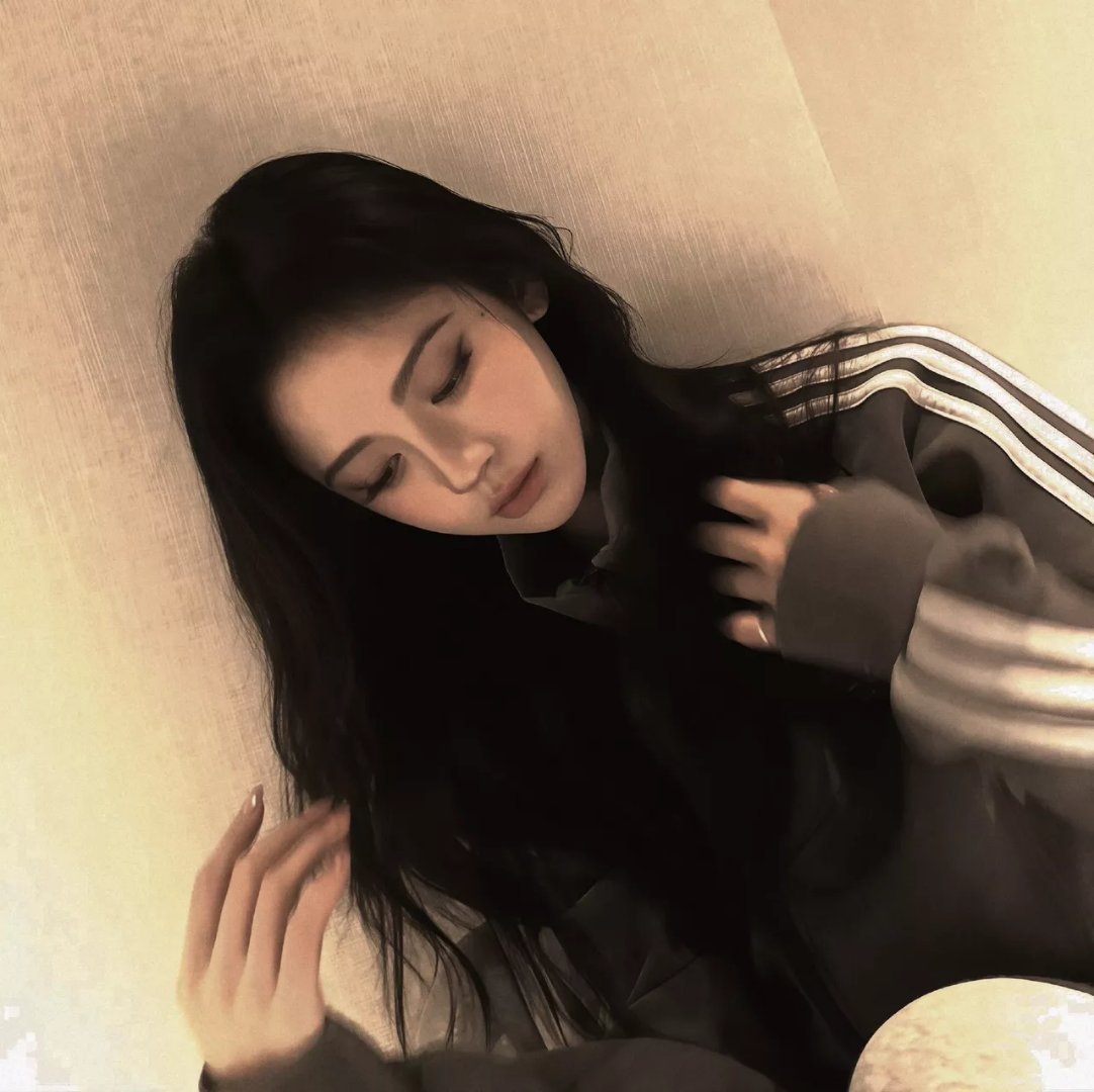 Hahhhxswm[超话]鞠婧祎氛围感头像来咯！！好美！！[爱慕][爱慕] ​​