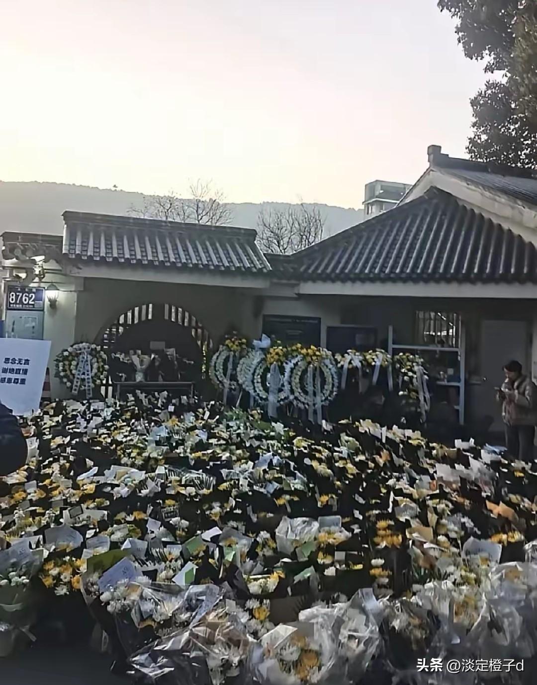 全网悼念刷屏
 
张雪峰猝然离世引爆全网热议。
 
2026年3月24日，张雪峰