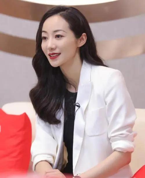 一次节目中，汪涵提议把一套1000平的大别墅送给韩雪，韩雪笑着回应，称刚好这大别