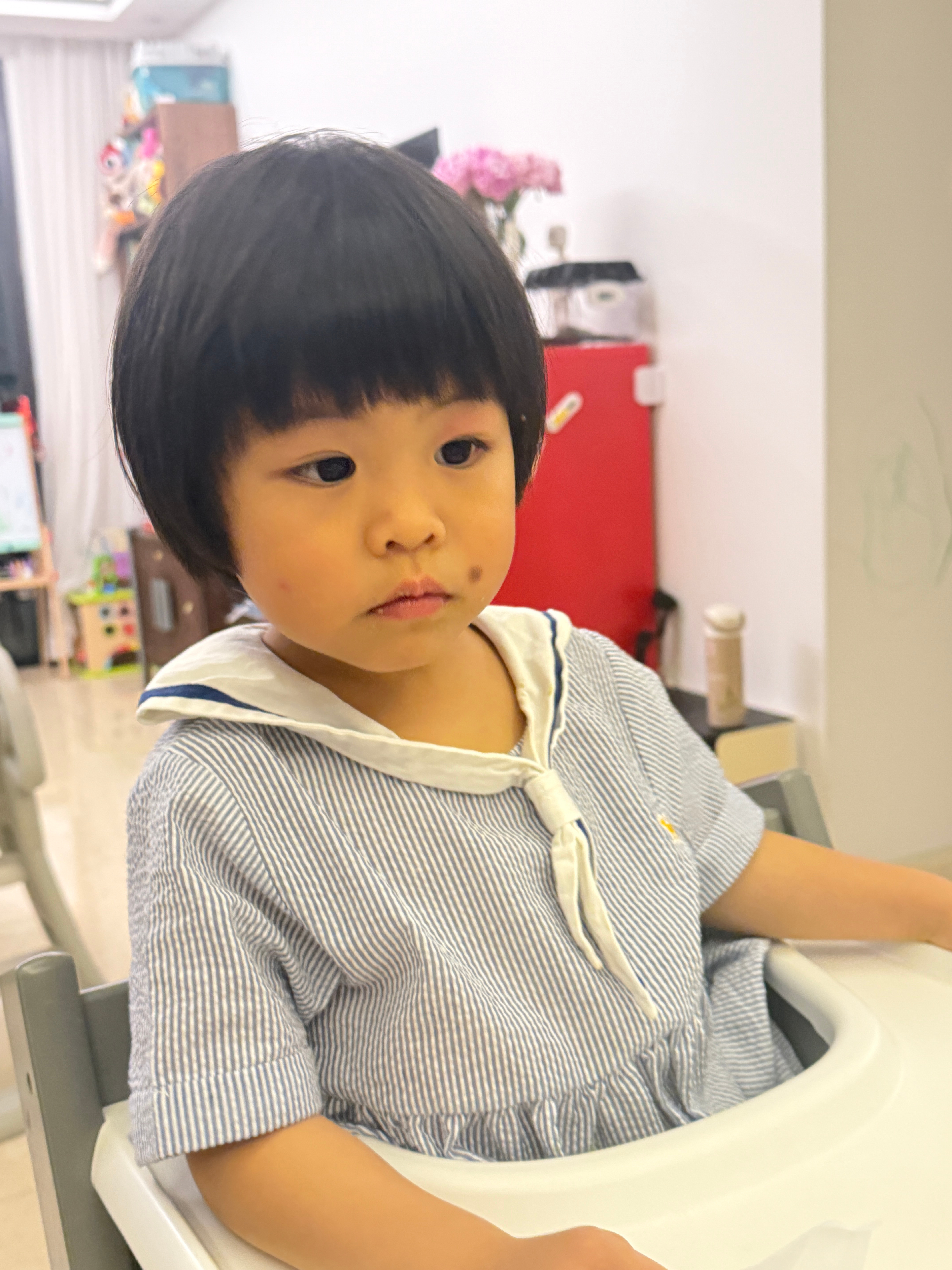 月底的两千元从旅蛙的工资里扣吧他带球出门溜达居然带了一盒蛋糕回来