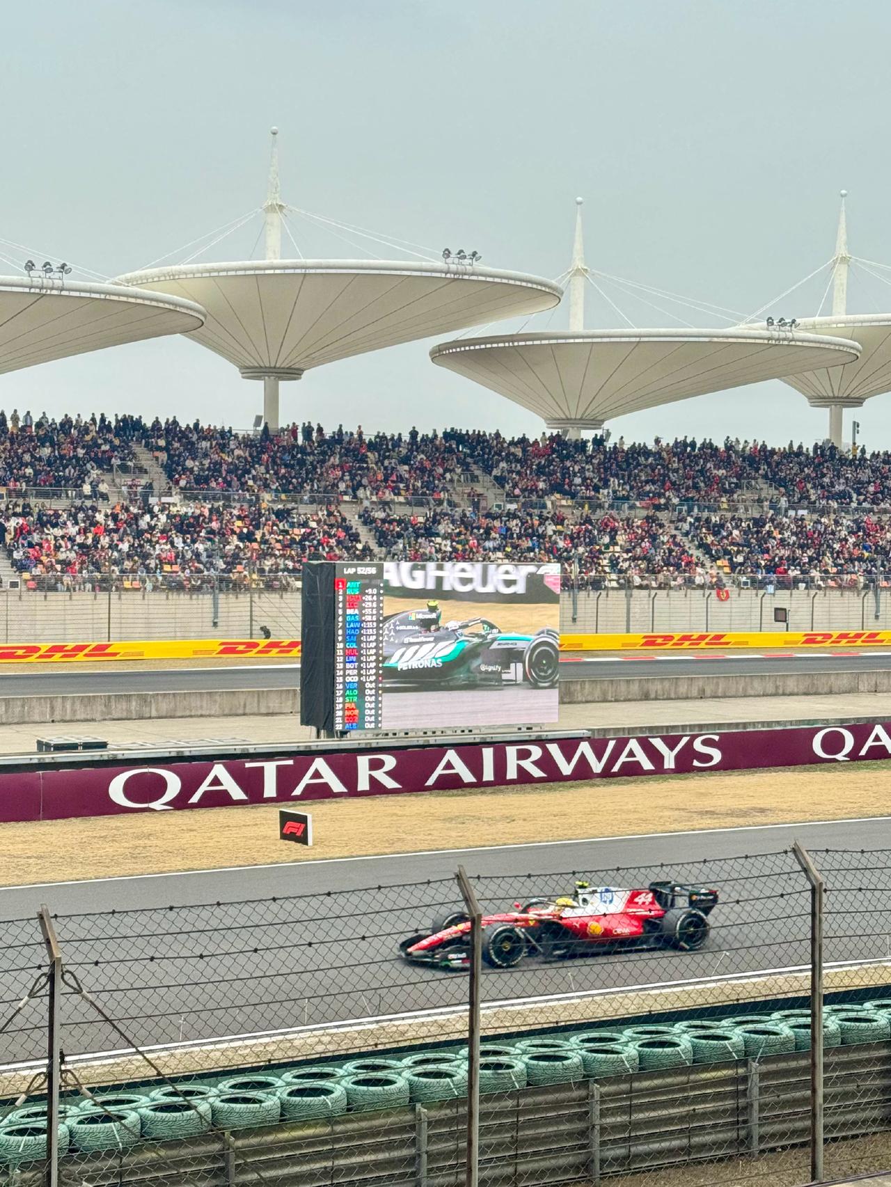 人类在速度与失控边缘的挣扎、团队荣耀与个人野心的博弈，以及绝境中迸发的意志光辉。