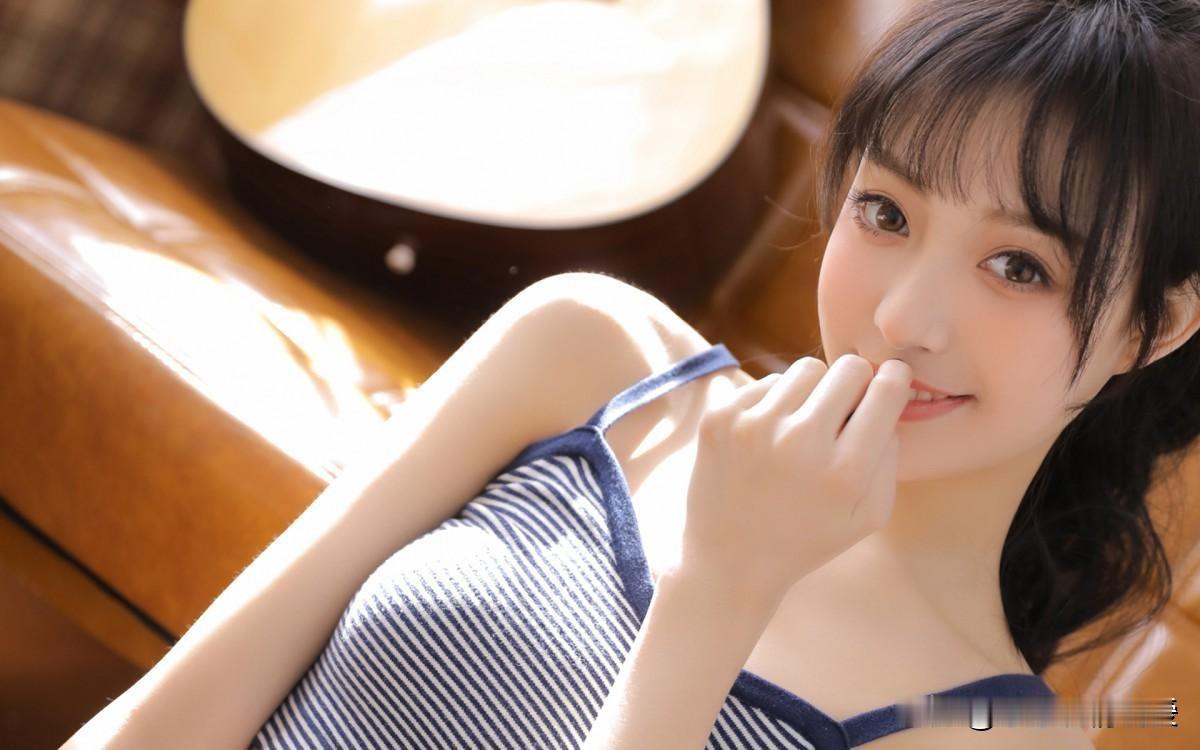 文文老公给她婆婆买了一个四百多的包包，文文就说她也要买一个，文文老公当然只能买，