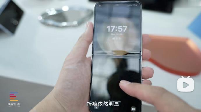 三星这折叠屏都出到5代了，折痕问题还是没有解决，对比初代都没啥提升。。。
