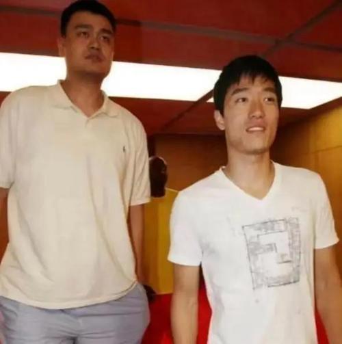 如果刘翔能有姚明那样的处事方式和情商，事情或许也不会发展到今天这个局面。
 
刘